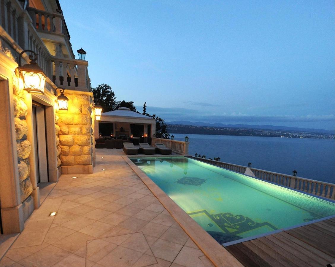 Villa Isabella - Luxury With Style Right Next To The Beach, Private Pool And Sea View Opatija Exterior foto
