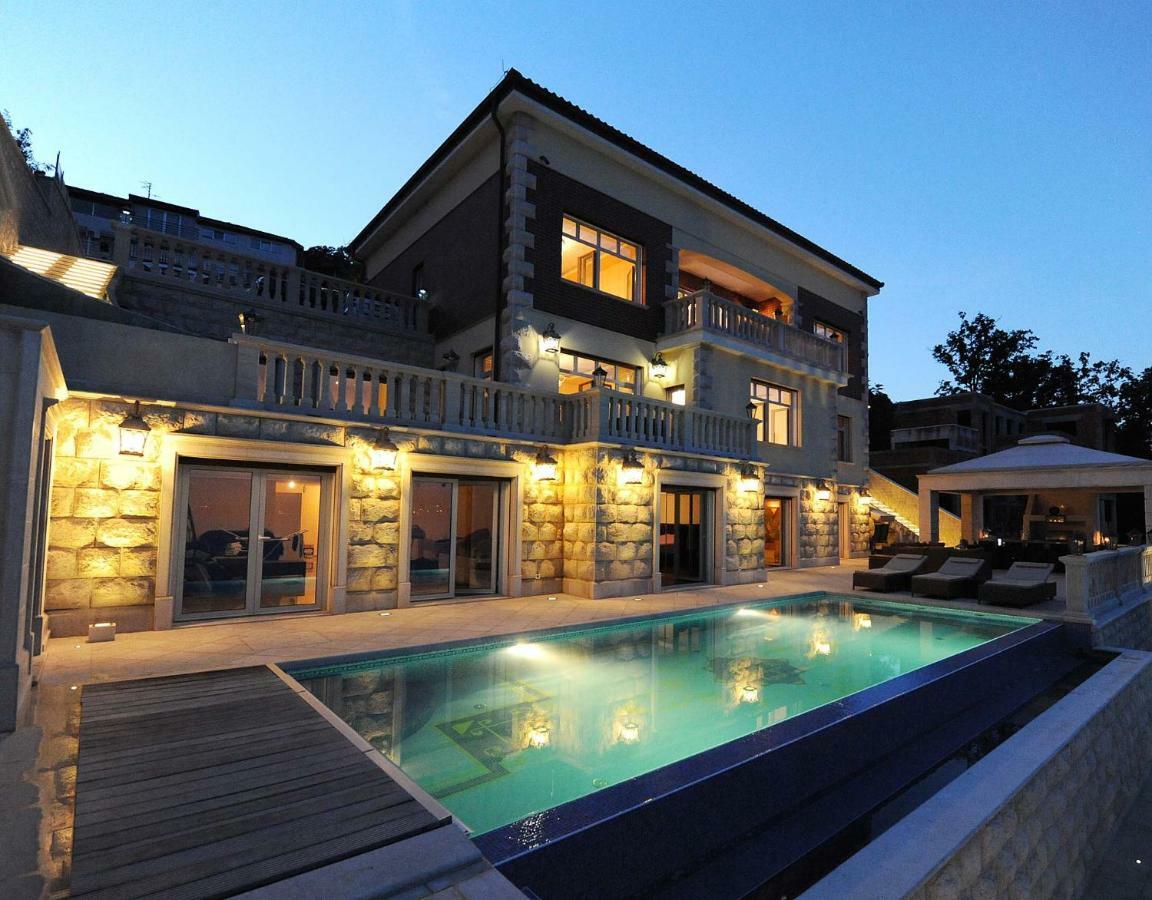 Villa Isabella - Luxury With Style Right Next To The Beach, Private Pool And Sea View Opatija Exterior foto